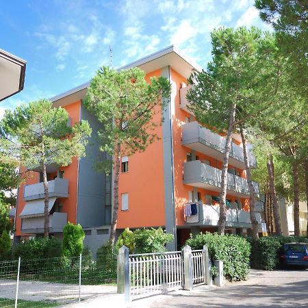 Condominio Tiziano B Bibione Exteriör bild