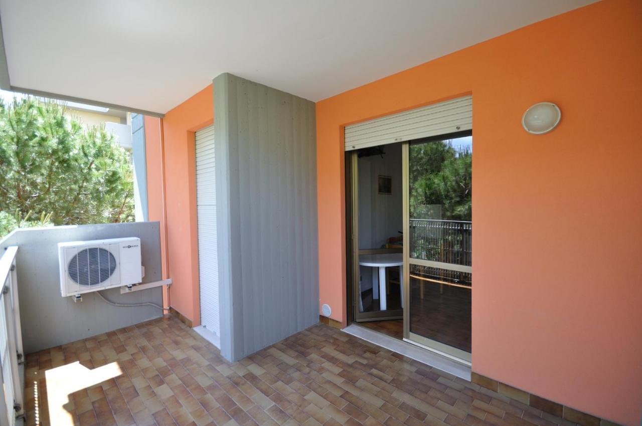 Condominio Tiziano B Bibione Exteriör bild