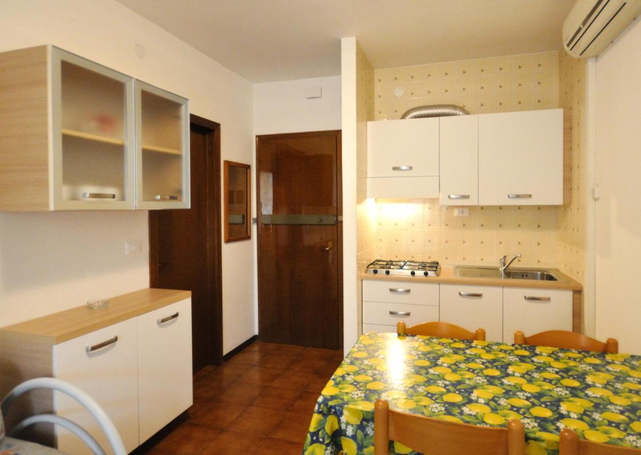 Condominio Tiziano B Bibione Exteriör bild